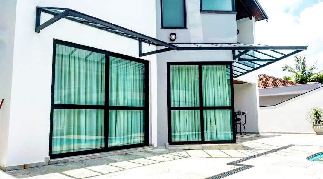 Coberturas de Policarbonato: Elegância com Iluminação Natural