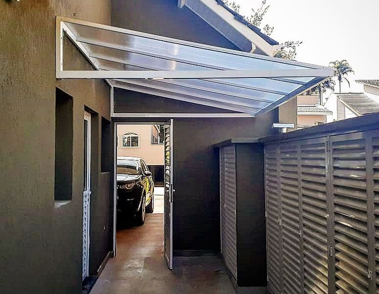 Como escolher a medida certa de um toldo fixo para a fachada da sua casa