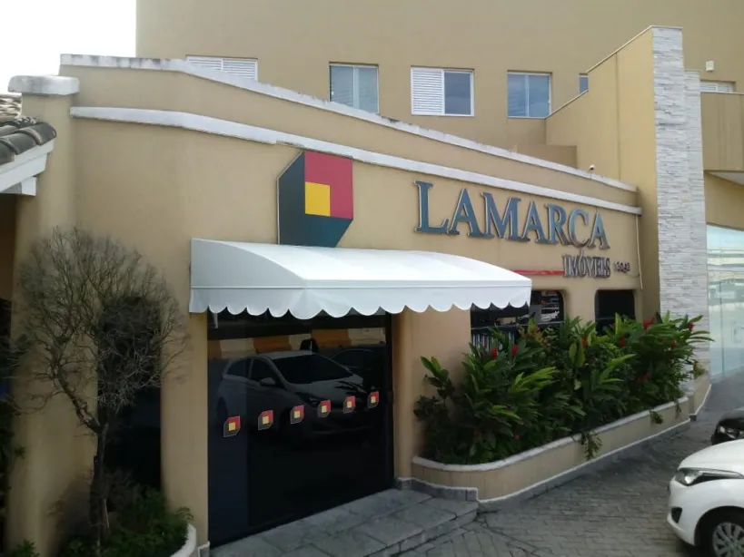 Toldo fixo em lona com bandô desenhado