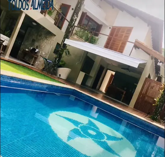 Toldo articulado em Cubatão