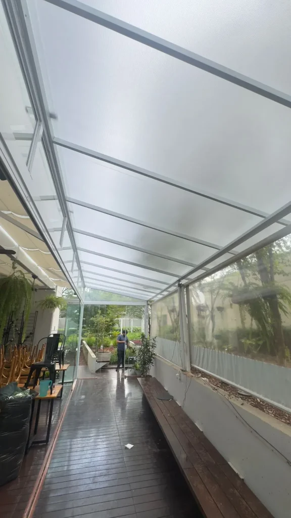 Proteção contra Sol e Chuva com Toldos e Coberturas Fixas em Guarujá, SP 2