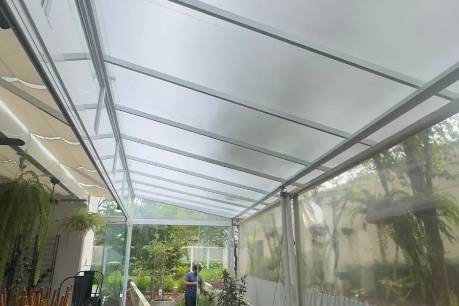 Proteção contra Sol e Chuva com Toldos e Coberturas Fixas em Guarujá, SP 2