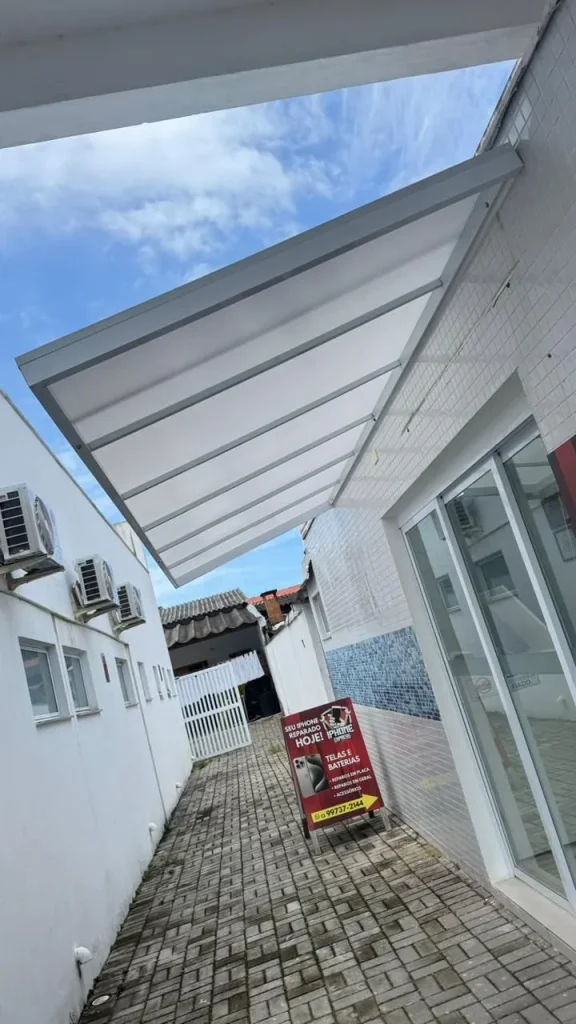 Proteção contra Sol e Chuva com Toldos e Coberturas Fixas em Guarujá, SP