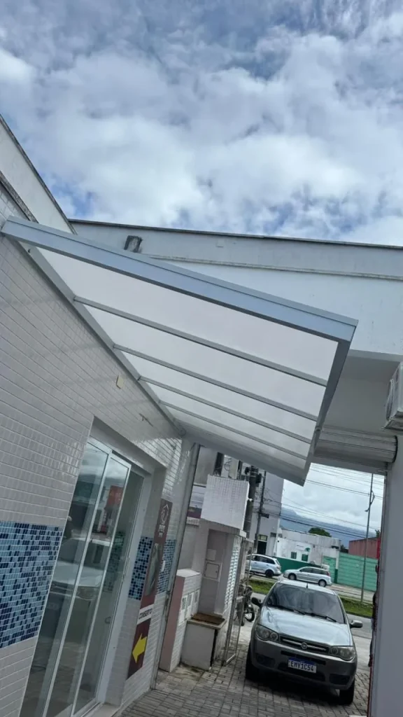 Iluminação Natural, Segurança e Estilo com Toldos de Policarbonato em Maresias, SP