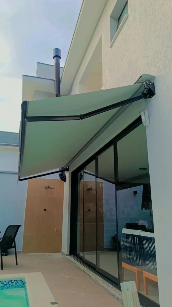 Conforto e Estilo em Qualquer Estação: Transforme seu ambiente com toldos e coberturas