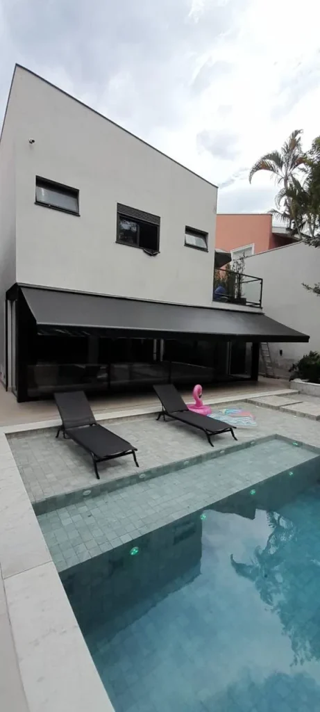 Toldos Motorizados: 7 Benefícios que Vão Transformar Seu Espaço em Guarujá, SP